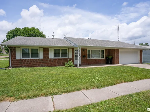 101 E Logan St, Hartsburg, IL 62643