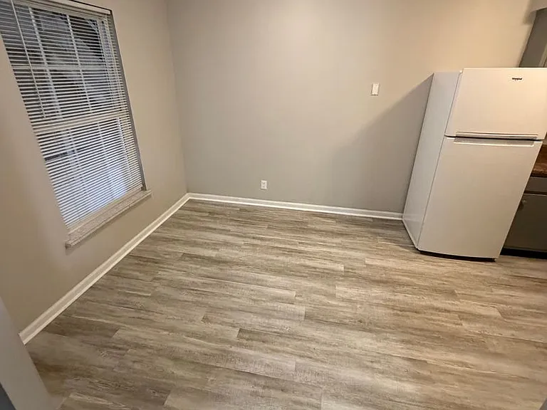 Naveen Pine Apartments — Photo 3