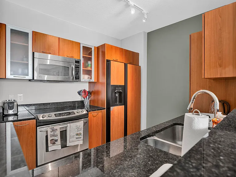 100 NE 6th St #203 — Photo 9