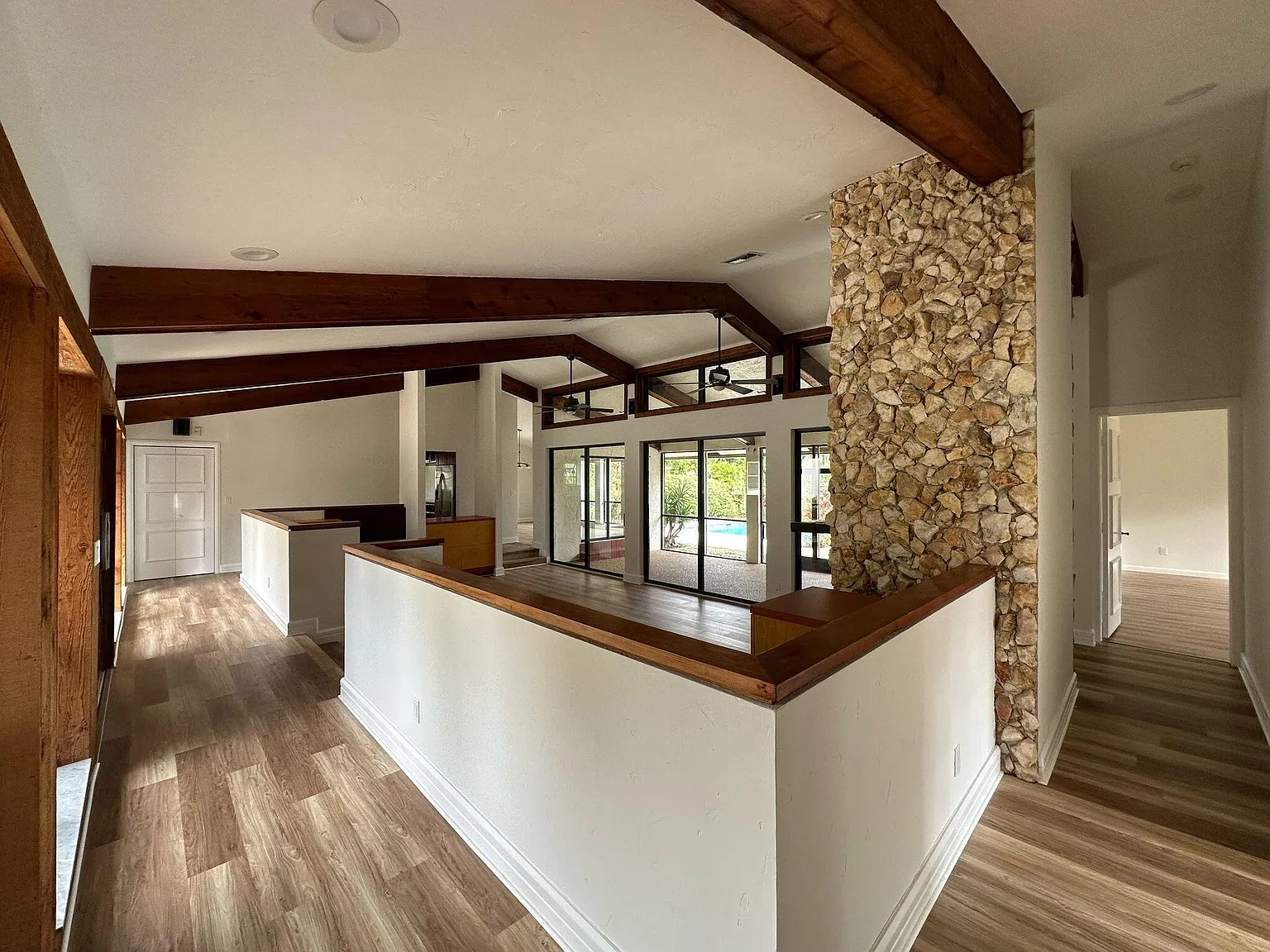 3 bed, 2.0 bath, 2532 sqft, $6,500 — Photo 4