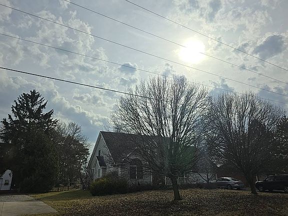 3rd image of 4044 E Bluelick Rd