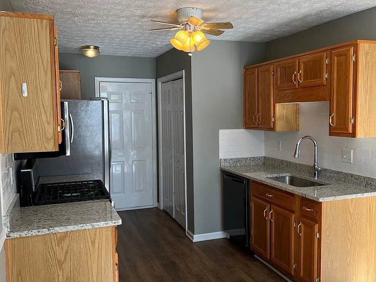 106 Oakwood Cir — Photo 7