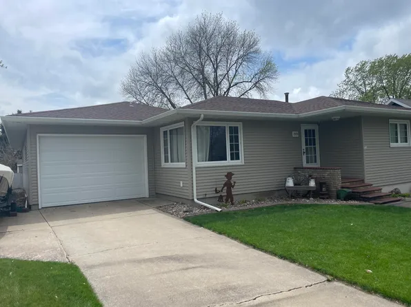 2009 E Broadway Ave, Pierre, SD 57501