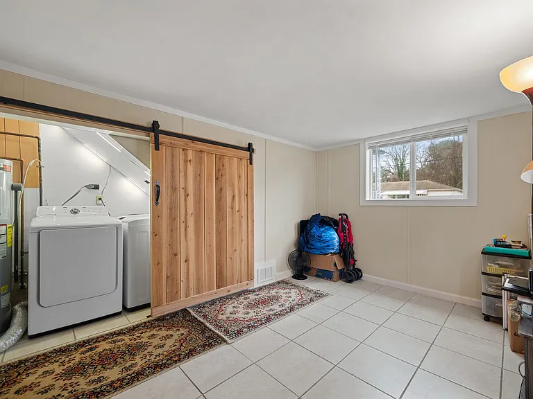 1061 Saint Julian Dr — Photo 17