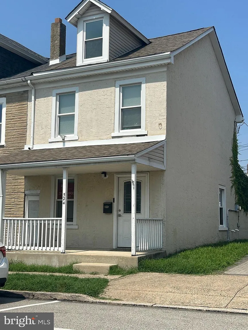 524 Harry St photo 1