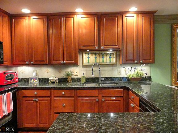 5th image of 305 Madison Ct SE #305