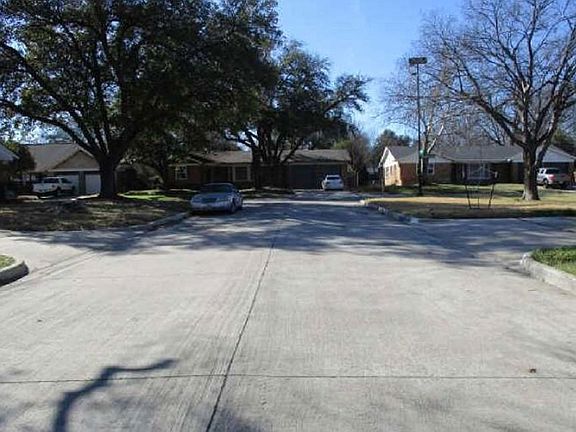Exterior Neighborhood (street photo)