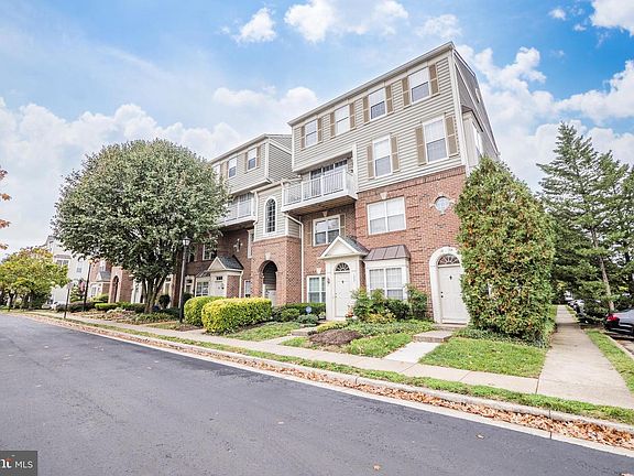 2nd image of 1809 Kenwood Ave Unit 304