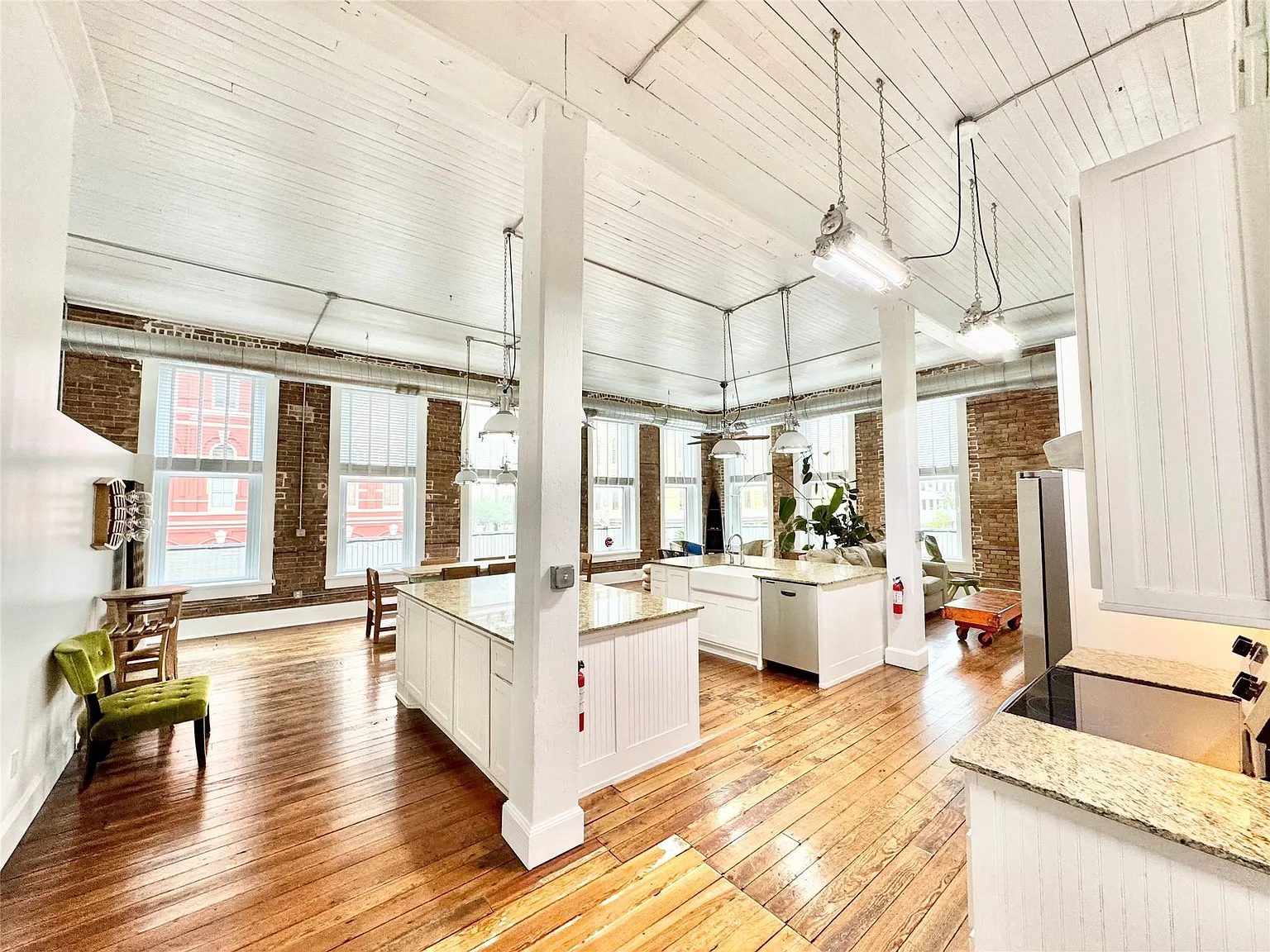 2 bed, 2.0 bath, 1800 sqft, $3,695 — Photo 3