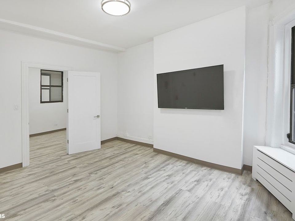 1st image of 489 Amsterdam Ave #5N