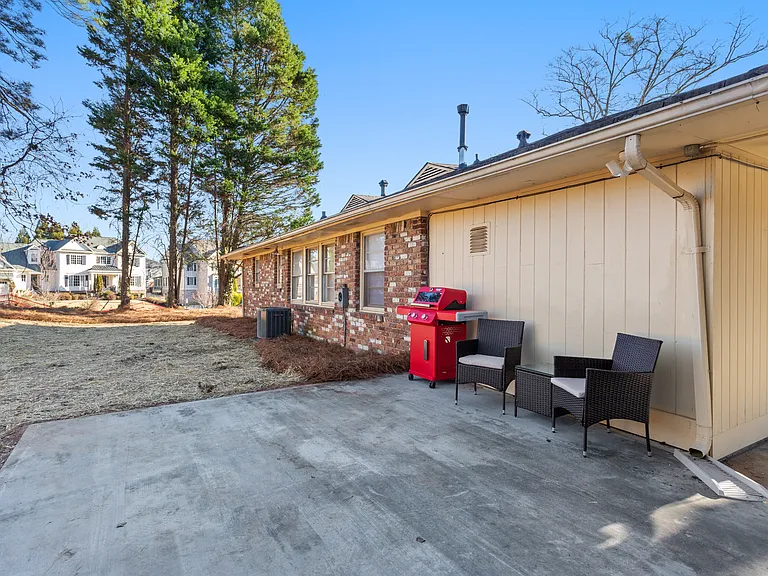 3712 Spring Hill Rd SE — Photo 17