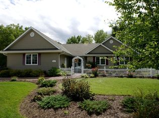 618 Meadowview Ct, Mukwonago, WI 53149