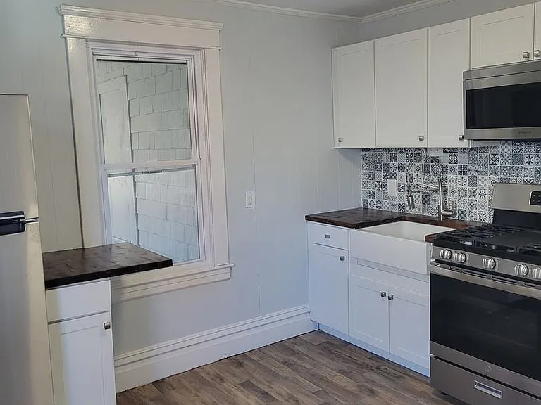 2502 Oak St — Photo 6