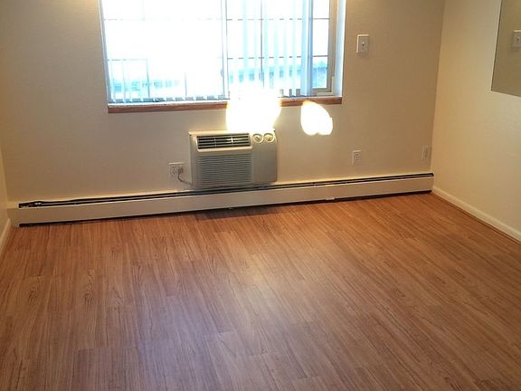 4th image of 640 S Lashley Ln APT 211