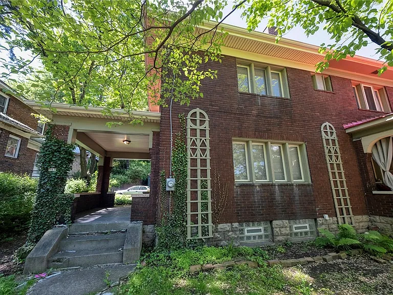 565 Ardmore Blvd — Photo 6