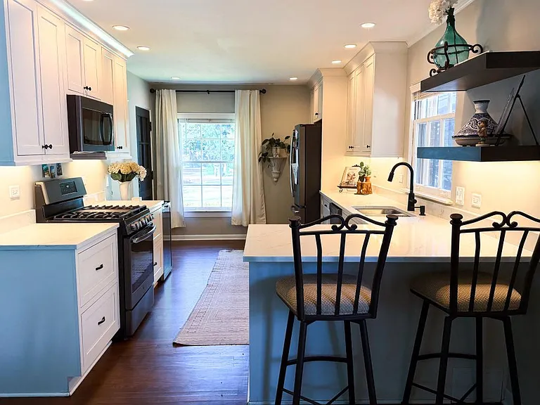 337 E Blodgett Ave — Photo 4