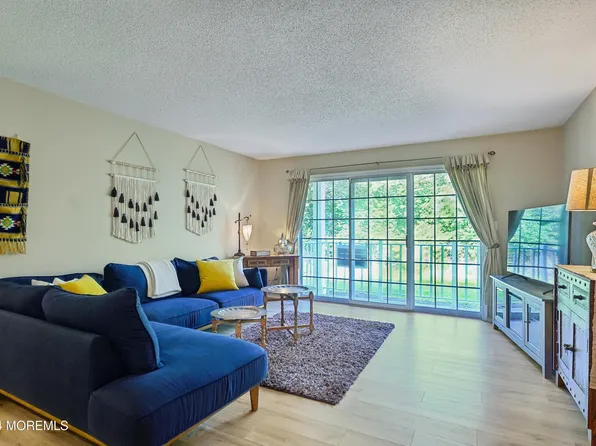 31 Players Circle, Tinton Falls, NJ 07724