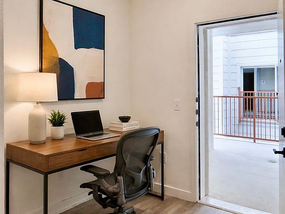 5th image of 1309 Chicon St #401