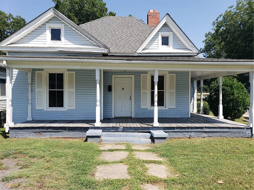 1st image of 702 Lindsey St