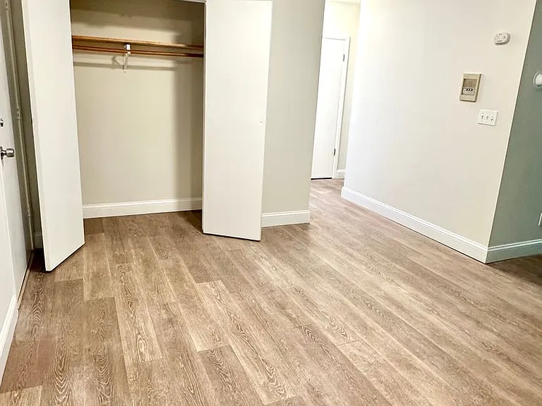 2100 Stanley St — Photo 10