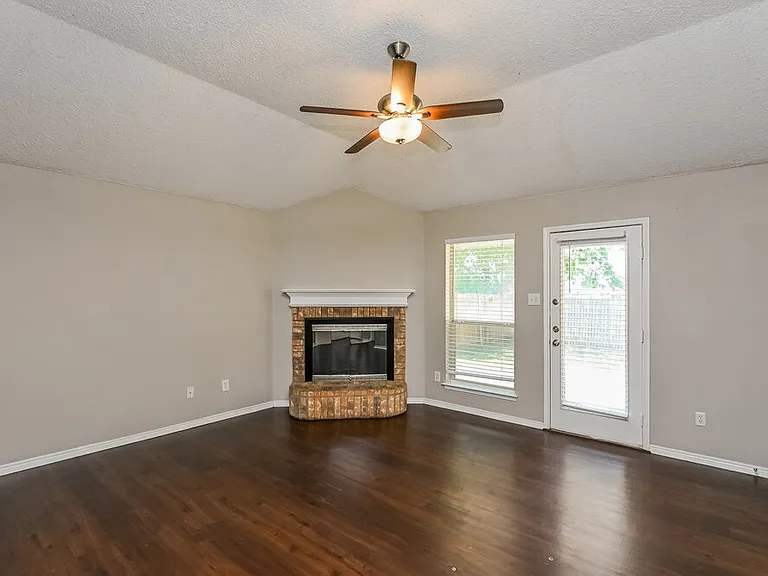 4553 Wheatland Dr — Photo 4