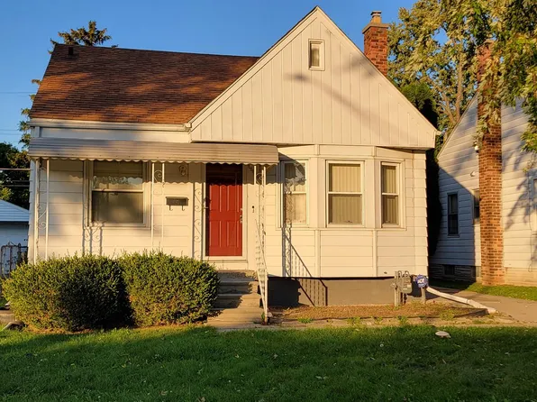 20009 Elkhart St, Harper Woods, MI 48225