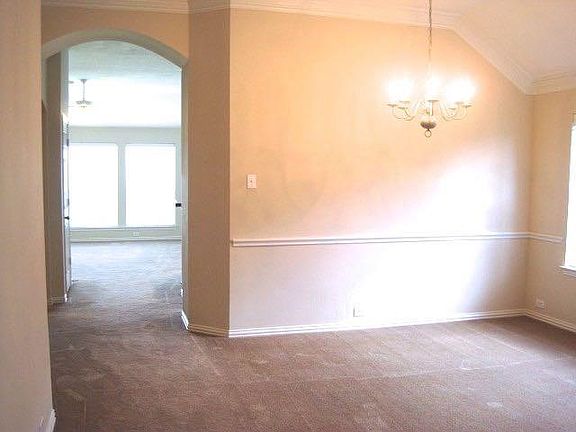 3rd image of 3304 Keithwood Cir W