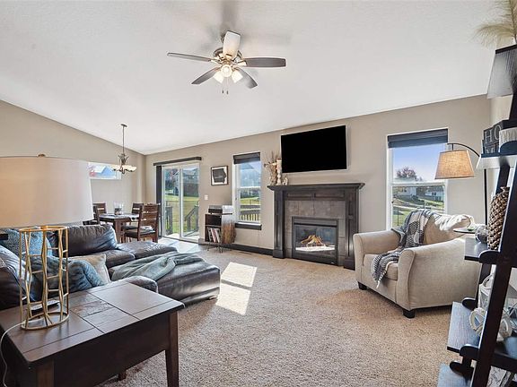 5th image of 411 Rolling Hills Dr