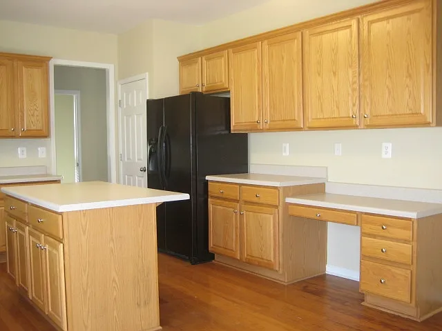 4 bed, 2.5 bath, 2400 sqft, $2,765 — Photo 2