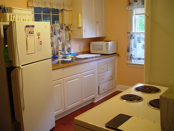 4th image of 4 Edgewood Ave
