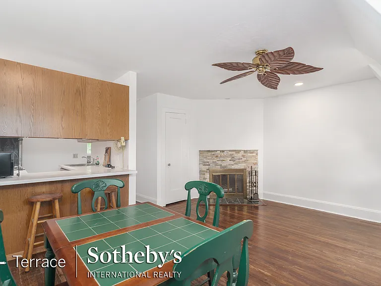 281 Burns St #2 — Photo 4