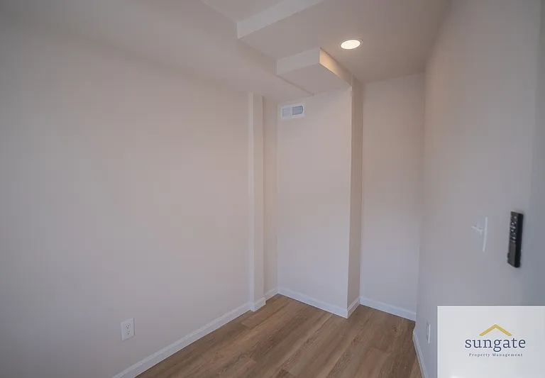 1911 Eastern Ave — Photo 17