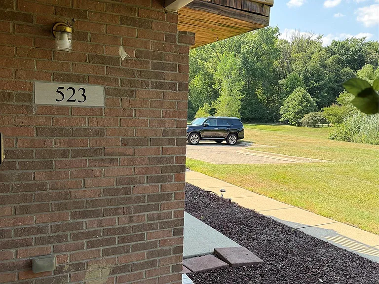 523 Brookfield Dr #81 — Photo 5