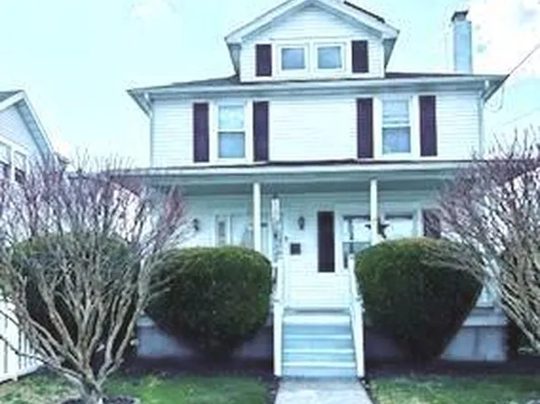 8 Illinois Ave, Burlington, NJ 08016