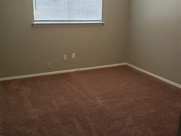 17010 Pastoria Dr — Photo 10