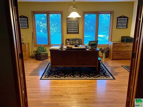 4th image of 3448 Strawberry Ln