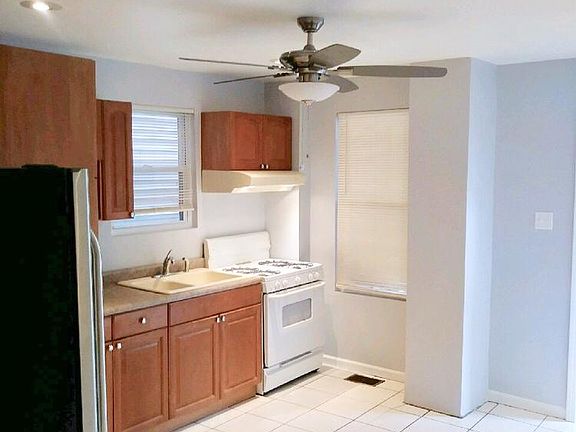 4th image of 1641 N Whipple St #1