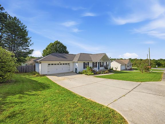 3rd image of 50 Chestnut Ridge Rd