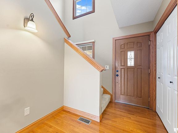 2nd image of 9933 123rd St