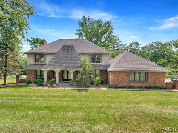 22 Summerhill Ln, Chesterfield, MO 63017