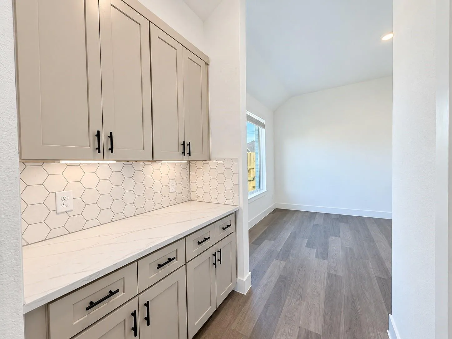 4 bed, 3.0 bath, 2445 sqft, $3,000 — Photo 4
