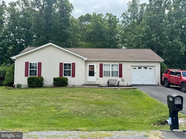 109 Thoreau Dr, Inwood, WV 25428