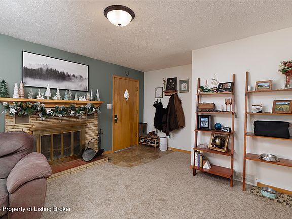 3rd image of 923 4th Ave W