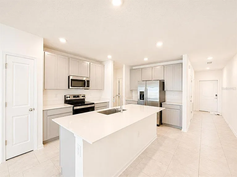 360 Loch Ct — Photo 6