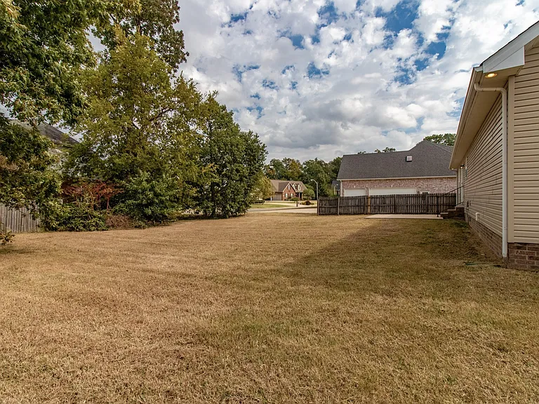 4910 Court Dr — Photo 28