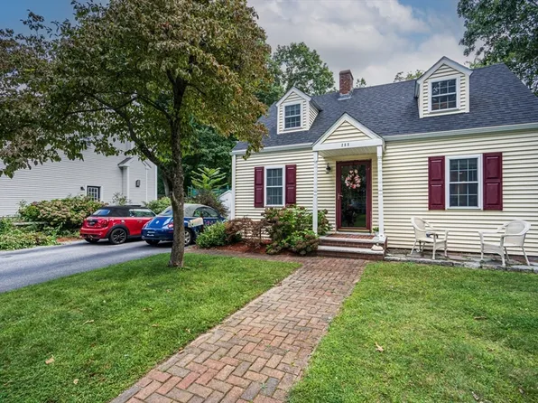 205 Pearl St, Reading, MA 01867