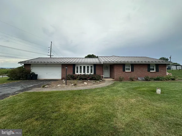 711 Lee Dr, Greencastle, PA 17225
