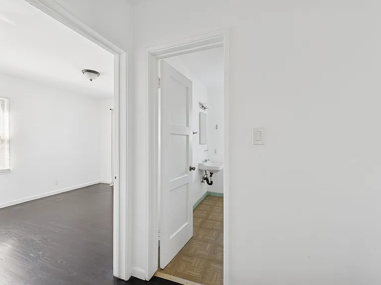 2032 Delaware Ave #2032A — Photo 8