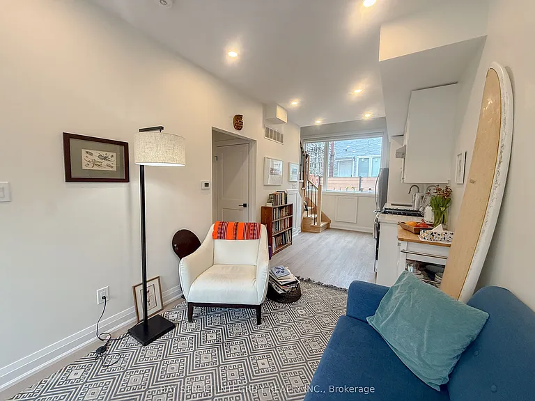 598 Crawford St #LANEWAY — Photo 8