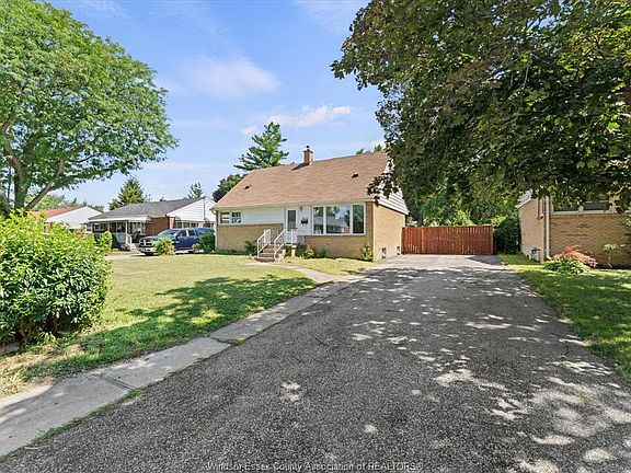 3rd image of 3672 Morris Dr